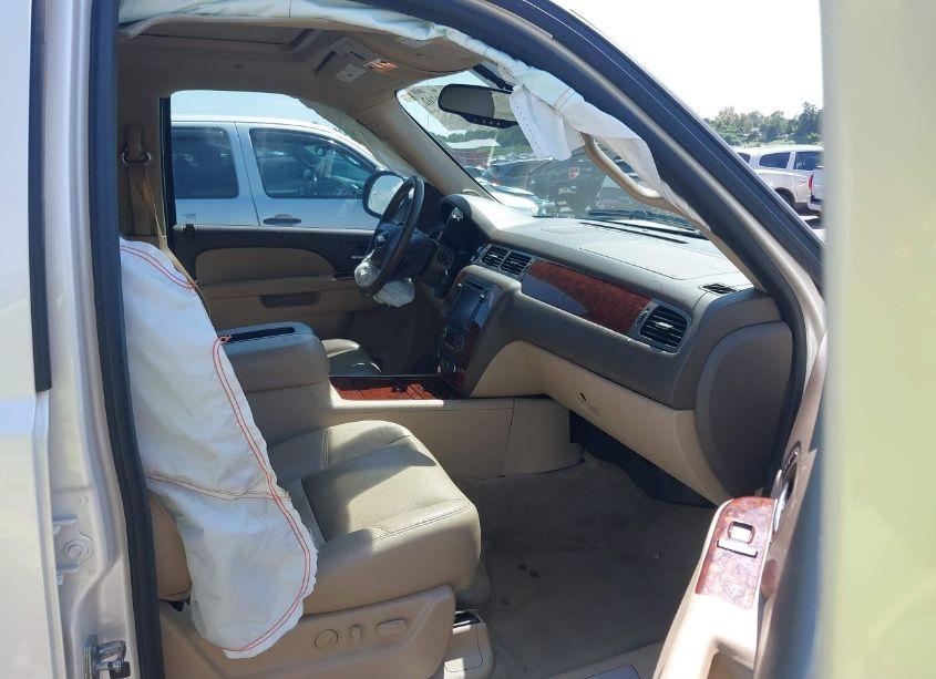 Photo 5 of 2013 Chevrolet Tahoe LTZ (VIN 1GNSCCE01DR278991)