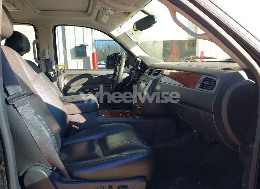 Photo 5 of 2013 Chevrolet Tahoe LTZ (VIN 1GNSCCE01DR363717)