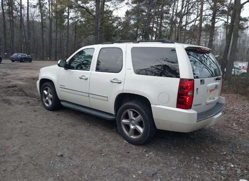 Photo 3 of 2014 Chevrolet Tahoe LTZ (VIN 1GNSCCE01ER146881)