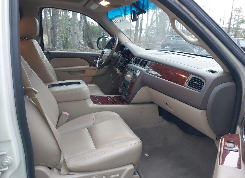 Photo 5 of 2014 Chevrolet Tahoe LTZ (VIN 1GNSCCE01ER146881)