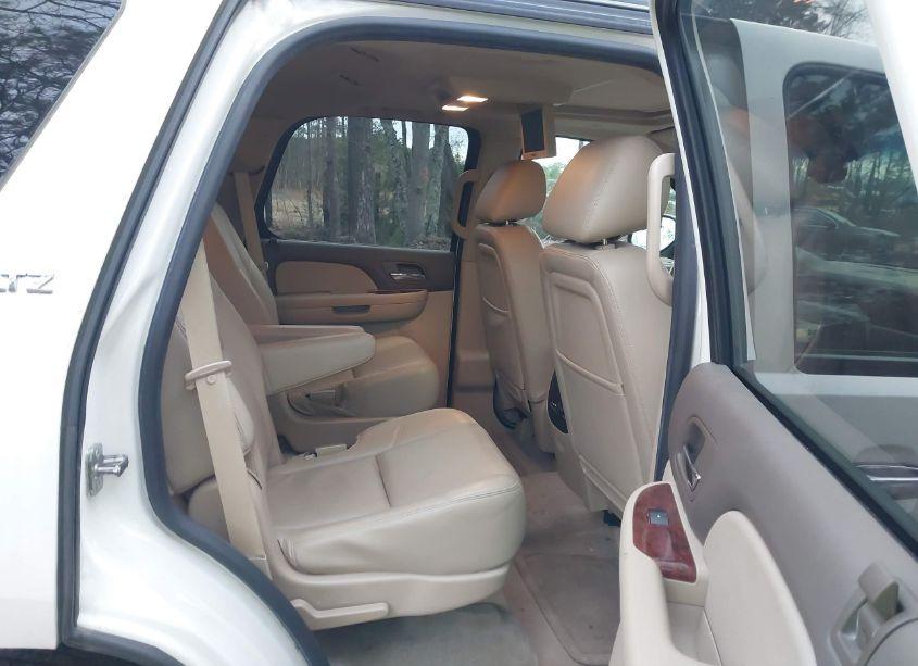 Photo 8 of 2014 Chevrolet Tahoe LTZ (VIN 1GNSCCE01ER146881)