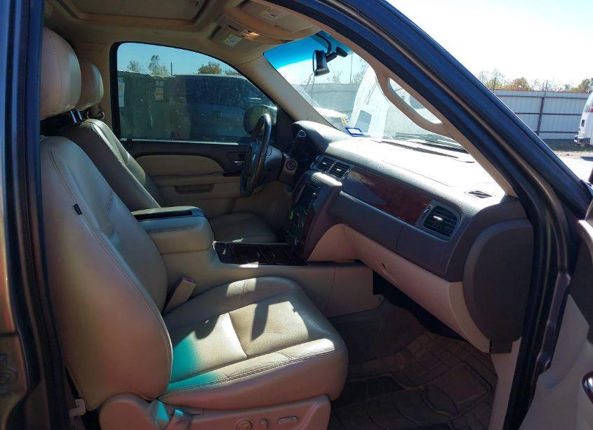 Photo 5 of 2011 Chevrolet Tahoe LTZ (VIN 1GNSCCE02BR125372)