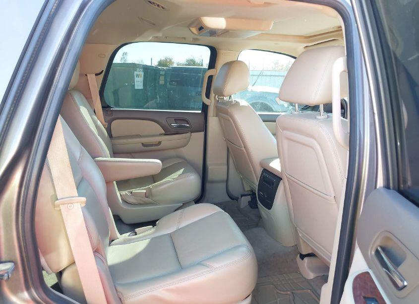 Photo 8 of 2011 Chevrolet Tahoe LTZ (VIN 1GNSCCE02BR125372)