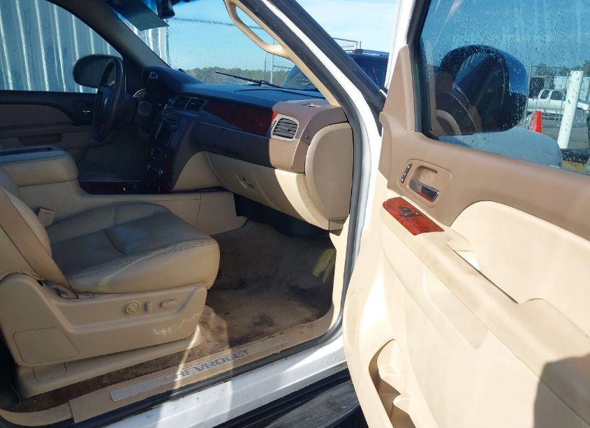 Photo 5 of 2011 Chevrolet Tahoe LTZ (VIN 1GNSCCE03BR171910)