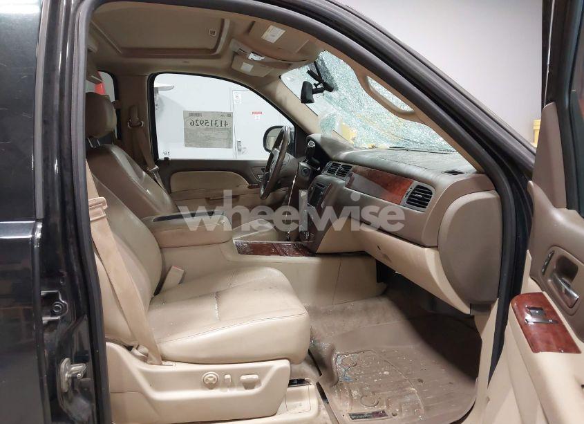 Photo 5 of 2011 Chevrolet Tahoe LTZ (VIN 1GNSCCE03BR199786)