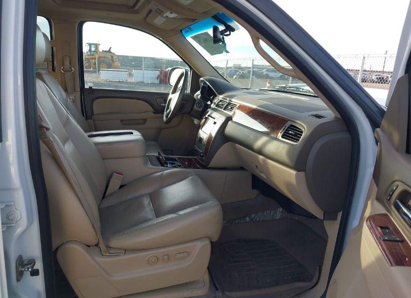 Photo 5 of 2013 Chevrolet Tahoe LTZ (VIN 1GNSCCE04DR123691)