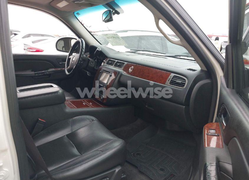 Photo 5 of 2013 Chevrolet Tahoe LTZ (VIN 1GNSCCE04DR191862)