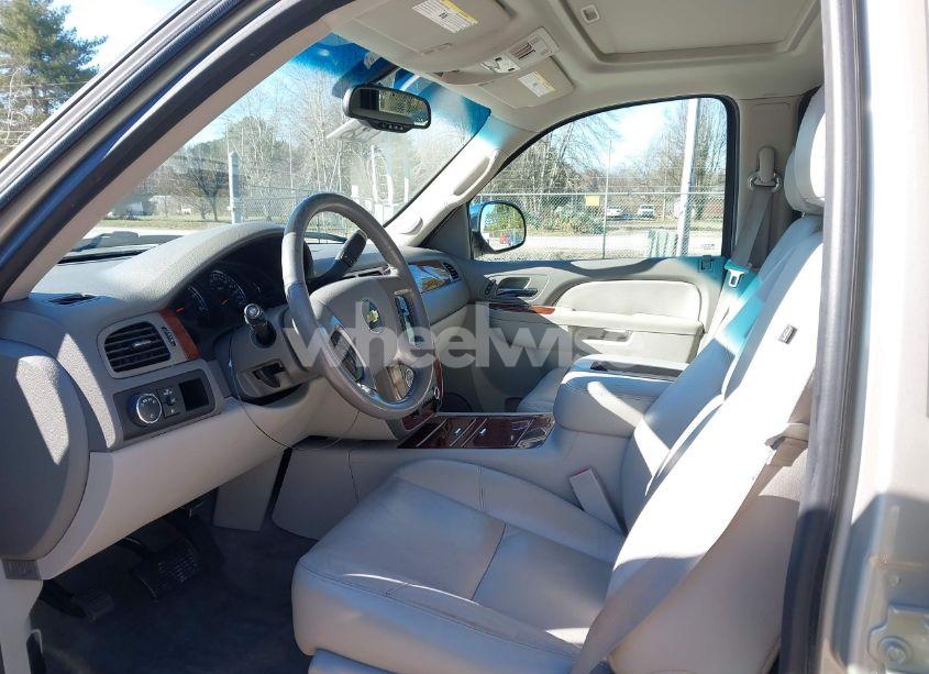 Photo 5 of 2014 Chevrolet Tahoe LTZ (VIN 1GNSCCE05ER223171)