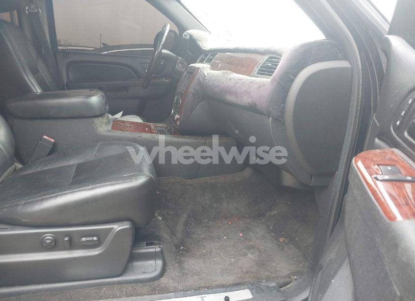 Photo 5 of 2011 Chevrolet Tahoe LTZ (VIN 1GNSCCE06BR394250)