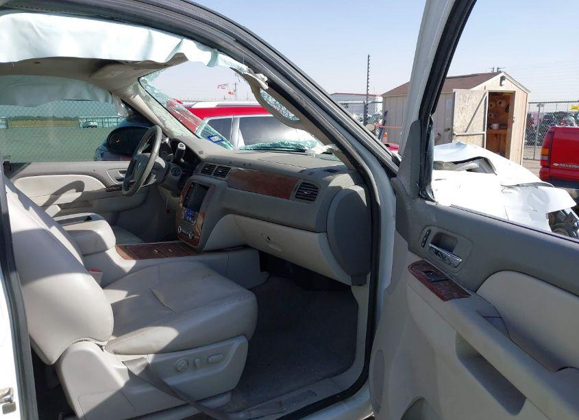 Photo 5 of 2011 Chevrolet Tahoe LTZ (VIN 1GNSCCE06BR398511)