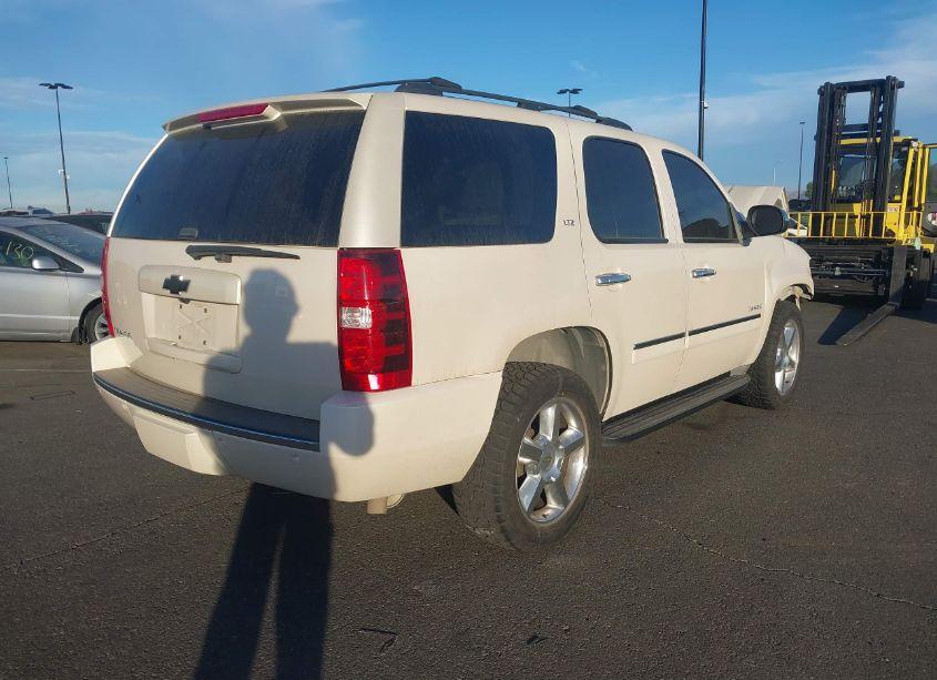 Photo 4 of 2014 Chevrolet Tahoe LTZ (VIN 1GNSCCE07ER139899)