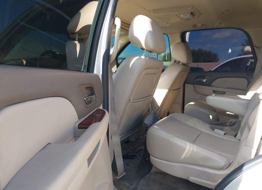 Photo 8 of 2014 Chevrolet Tahoe LTZ (VIN 1GNSCCE07ER139899)