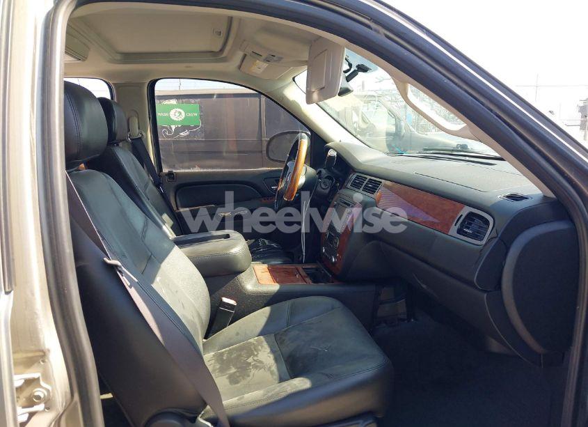 Photo 5 of 2012 Chevrolet Tahoe LTZ (VIN 1GNSCCE08CR297245)