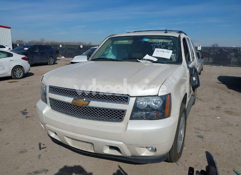 Photo 2 of 2013 Chevrolet Tahoe LTZ (VIN 1GNSCCE08DR194392)