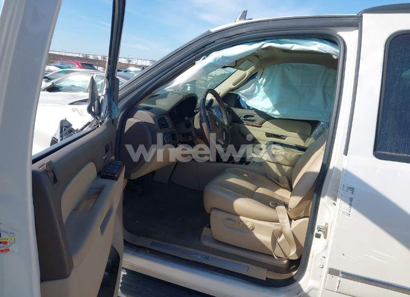 Photo 5 of 2013 Chevrolet Tahoe LTZ (VIN 1GNSCCE08DR194392)