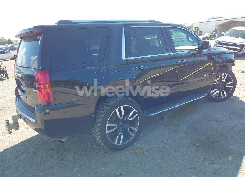 Photo 4 of 2018 Chevrolet Tahoe PREMIER (VIN 1GNSCCKC2JR166582)