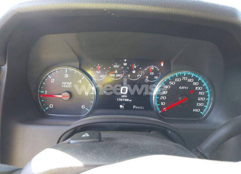 Photo 7 of 2018 Chevrolet Tahoe PREMIER (VIN 1GNSCCKC2JR166582)