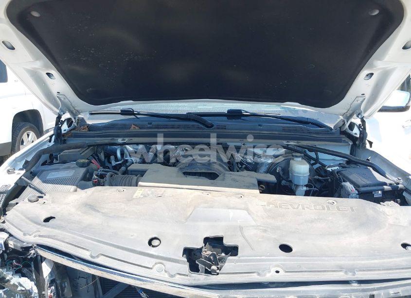 Photo 10 of 2018 Chevrolet Tahoe PREMIER (VIN 1GNSCCKCXJR324733)