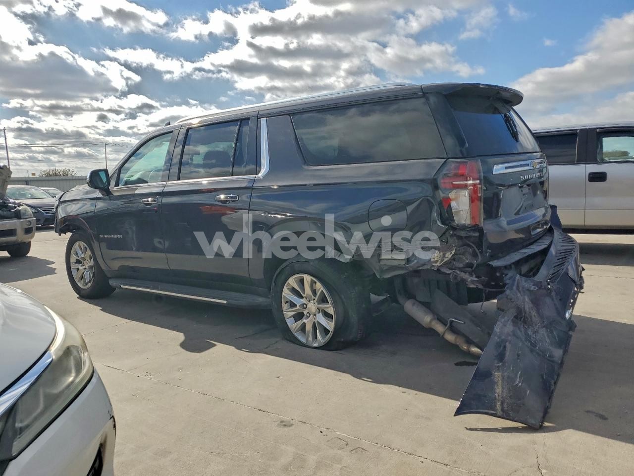 Photo 2 of 2023 CHEVROLET SUBURBAN C1500 PREMIER (VIN 1GNSCCKD0PR234833)