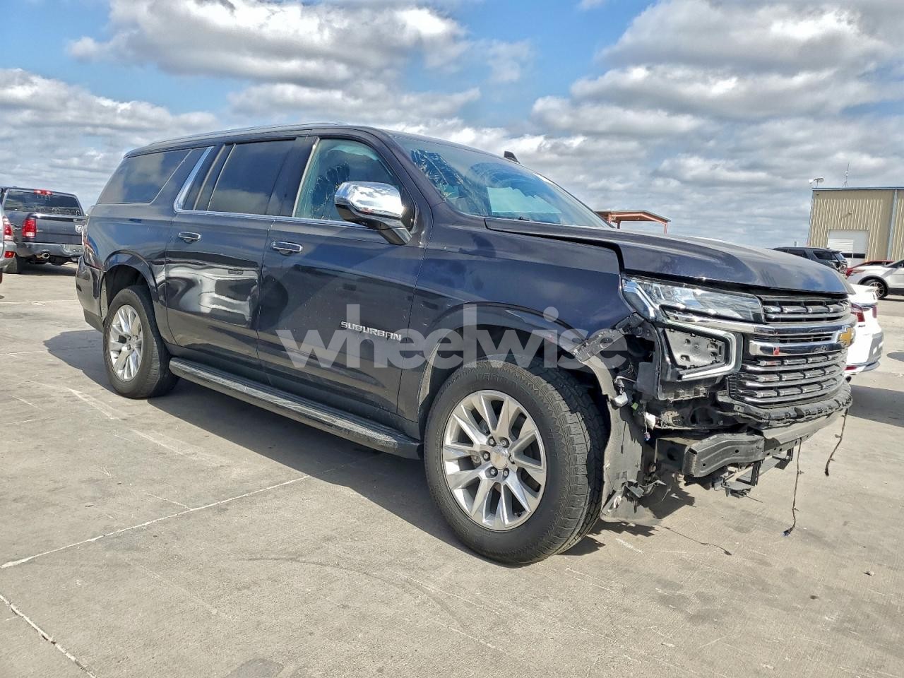 Photo 4 of 2023 CHEVROLET SUBURBAN C1500 PREMIER (VIN 1GNSCCKD0PR234833)