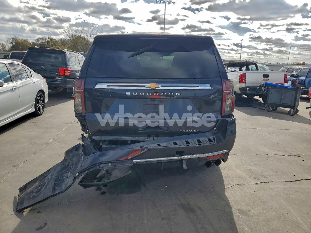 Photo 6 of 2023 CHEVROLET SUBURBAN C1500 PREMIER (VIN 1GNSCCKD0PR234833)