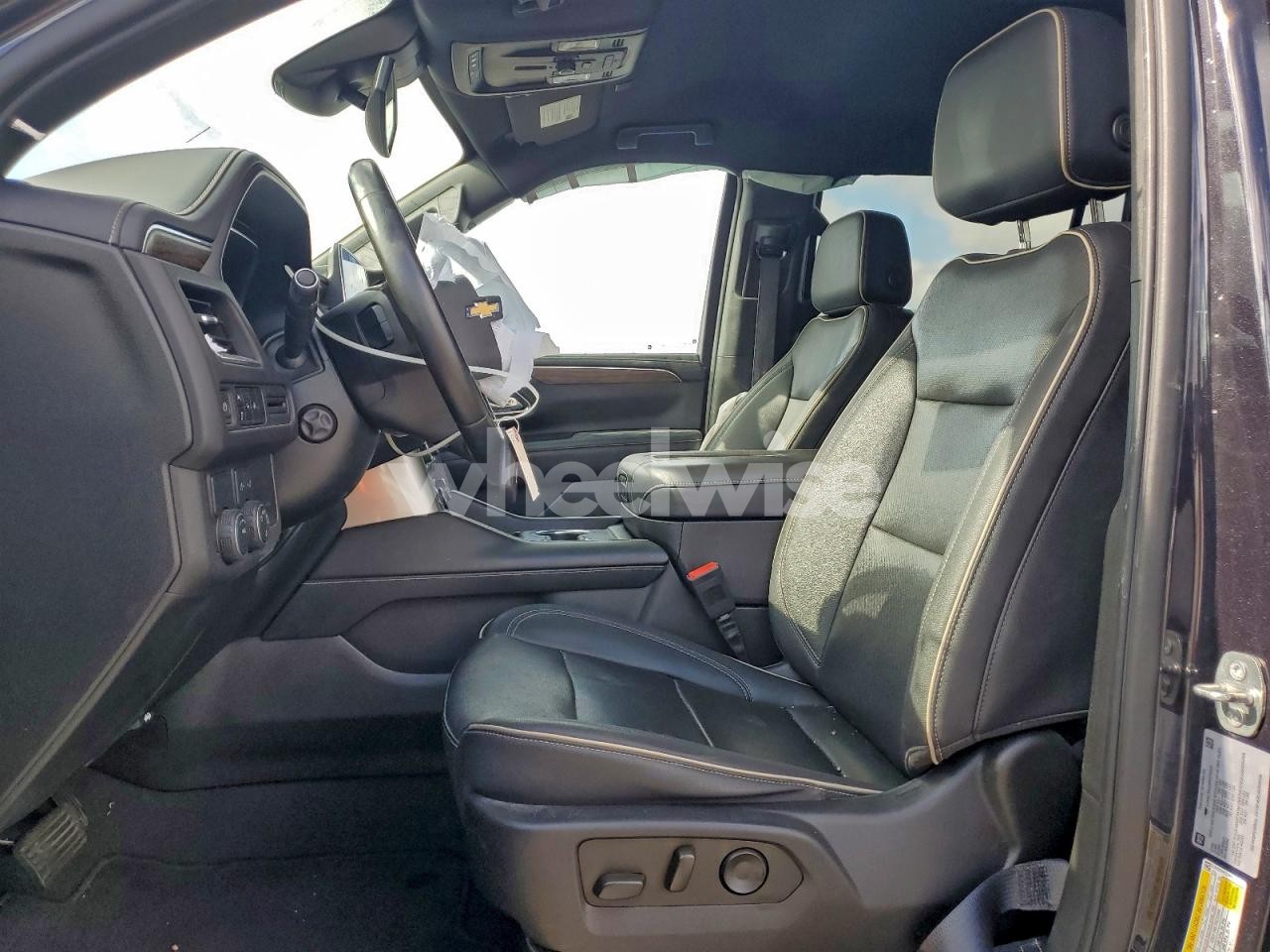 Photo 7 of 2023 CHEVROLET SUBURBAN C1500 PREMIER (VIN 1GNSCCKD0PR234833)