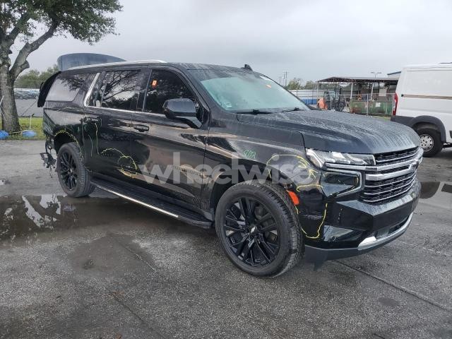 Photo 4 of 2021 CHEVROLET SUBURBAN C1500 LT N/A (VIN 1GNSCCKD1MR403009)