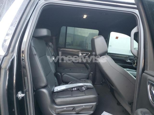 Photo 6 of 2021 CHEVROLET SUBURBAN C1500 LT N/A (VIN 1GNSCCKD1MR403009)