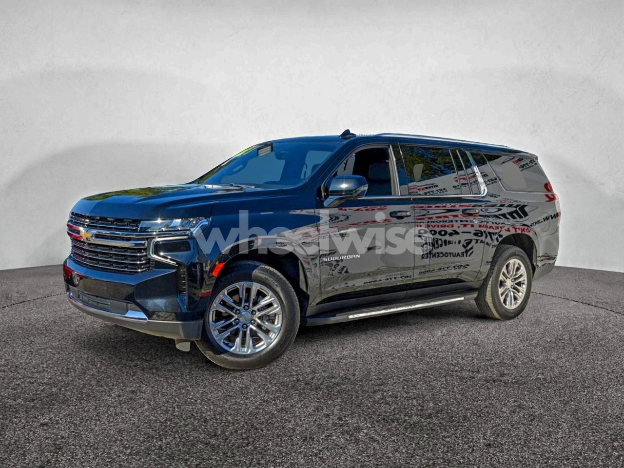 Photo 2 of 2022 CHEVROLET SUBURBAN C1500 LT (VIN 1GNSCCKD1NR180603)