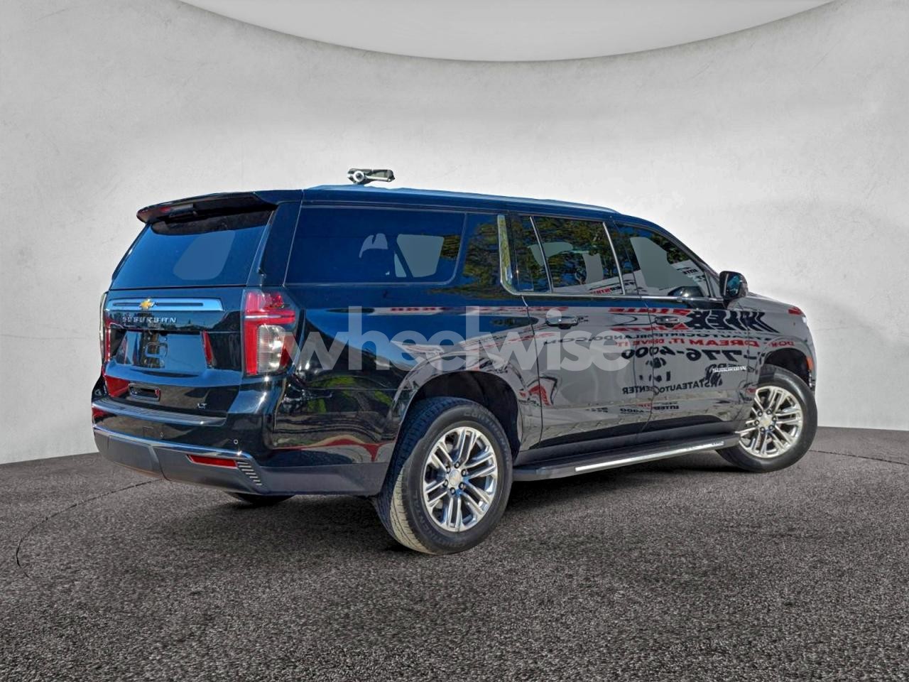 Photo 4 of 2022 CHEVROLET SUBURBAN C1500 LT (VIN 1GNSCCKD1NR180603)