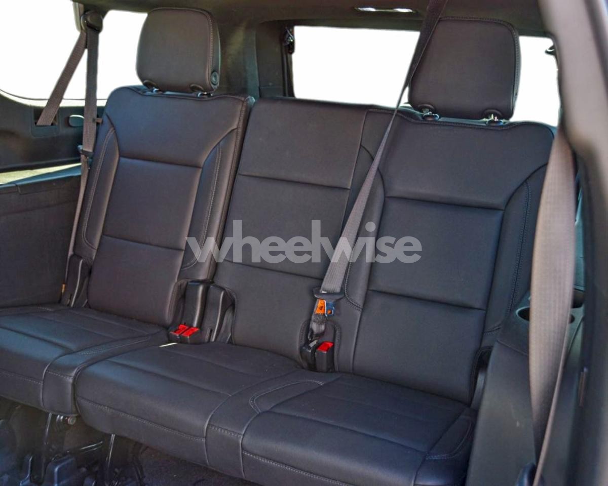 Photo 7 of 2022 CHEVROLET SUBURBAN C1500 LT (VIN 1GNSCCKD1NR180603)