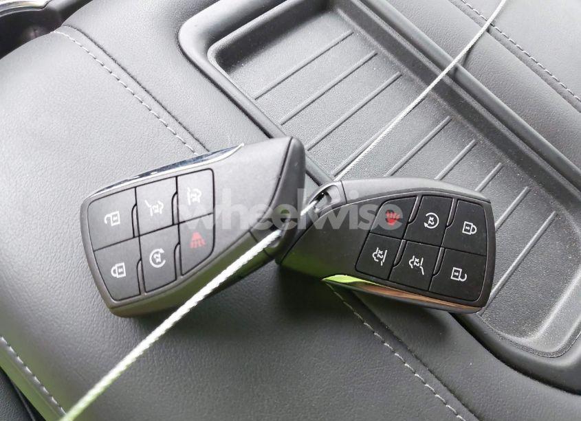 Photo 11 of 2024 Chevrolet Suburban 2WD LT (VIN 1GNSCCKD1RR196791)