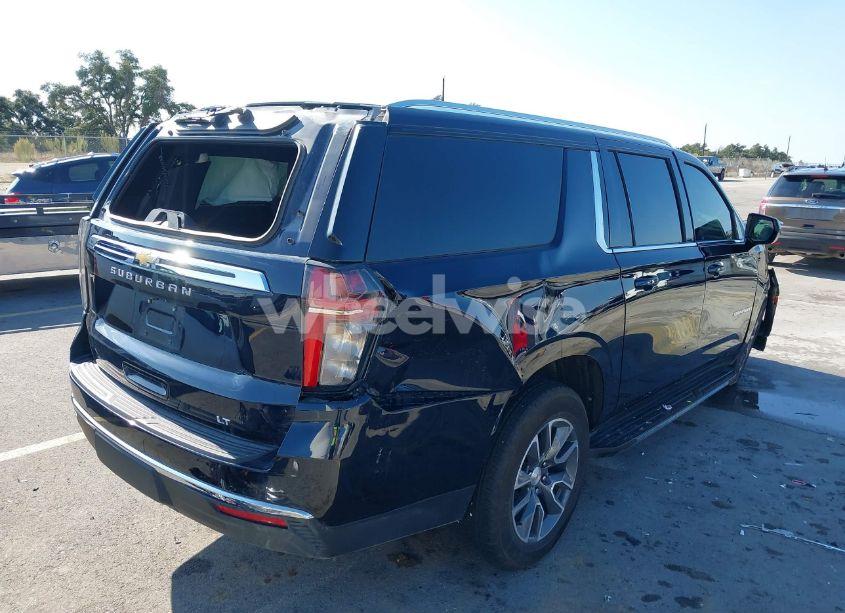 Photo 4 of 2024 Chevrolet Suburban 2WD LT (VIN 1GNSCCKD1RR196791)