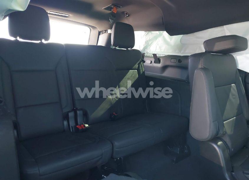 Photo 8 of 2024 Chevrolet Suburban 2WD LT (VIN 1GNSCCKD1RR196791)