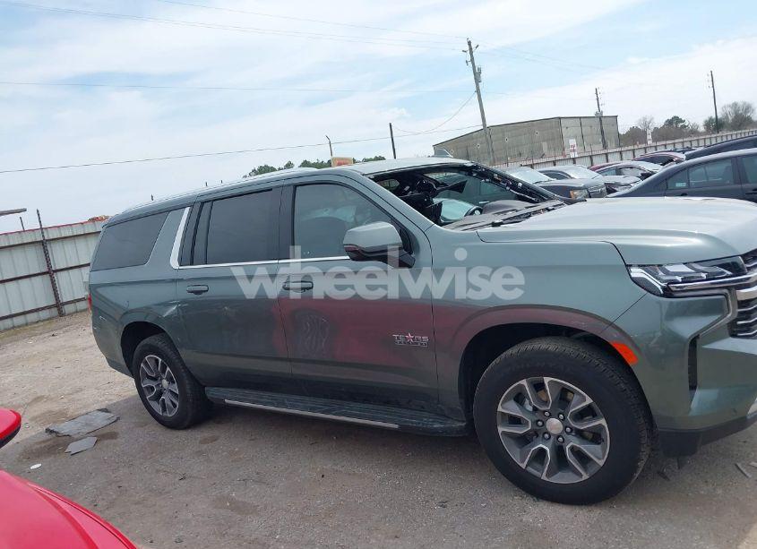 Photo 13 of 2024 Chevrolet Suburban 2WD LT (VIN 1GNSCCKD1RR221625)