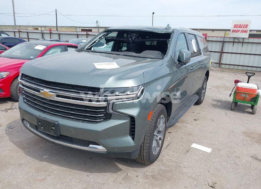 Photo 2 of 2024 Chevrolet Suburban 2WD LT (VIN 1GNSCCKD1RR221625)