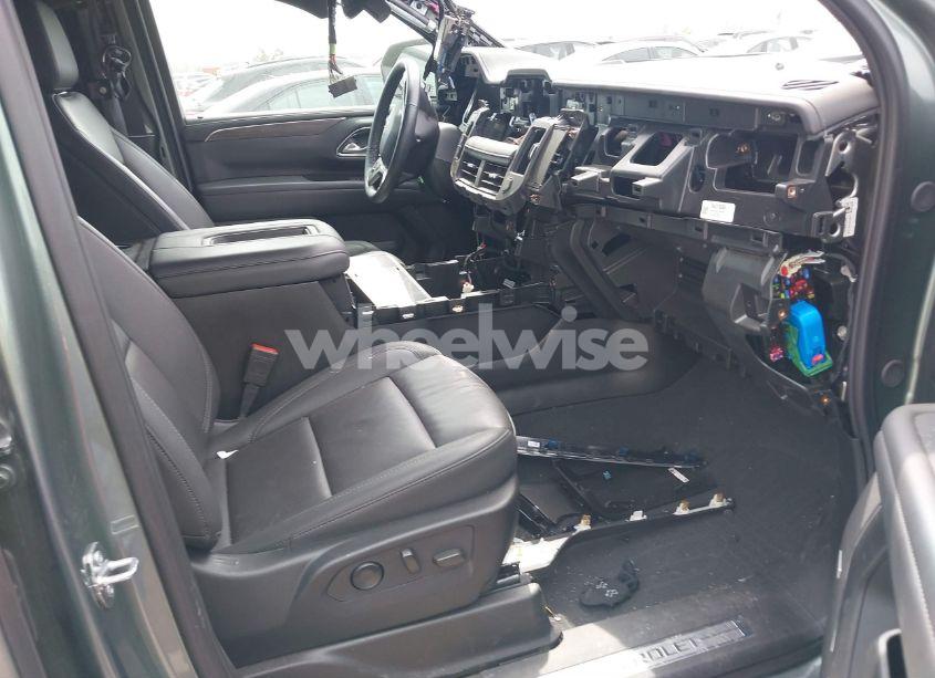 Photo 5 of 2024 Chevrolet Suburban 2WD LT (VIN 1GNSCCKD1RR221625)