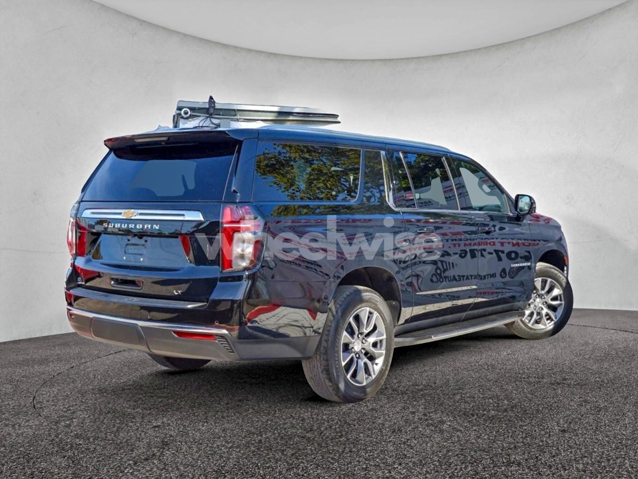 Photo 4 of 2024 CHEVROLET SUBURBAN C1500 LT (VIN 1GNSCCKD1RR261705)