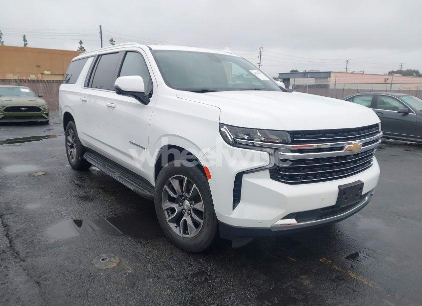 2021 Chevrolet Suburban 2WD LT (VIN 1GNSCCKD2MR150654) main photo