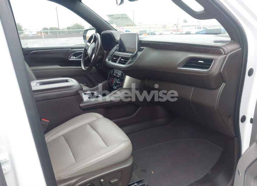 Photo 5 of 2021 Chevrolet Suburban 2WD LT (VIN 1GNSCCKD2MR150654)