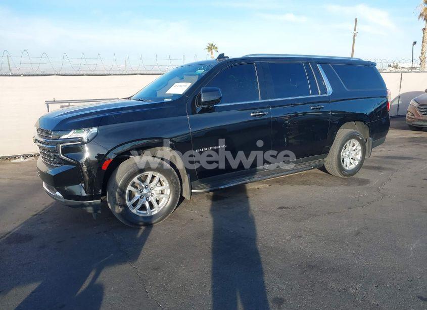 Photo 2 of 2021 Chevrolet Suburban 2WD LT (VIN 1GNSCCKD2MR328577)