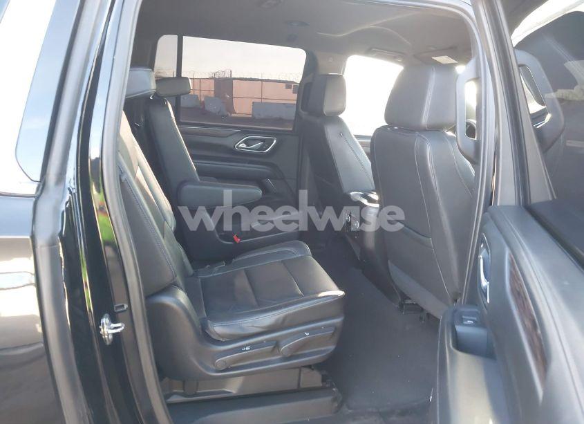 Photo 8 of 2021 Chevrolet Suburban 2WD LT (VIN 1GNSCCKD2MR328577)