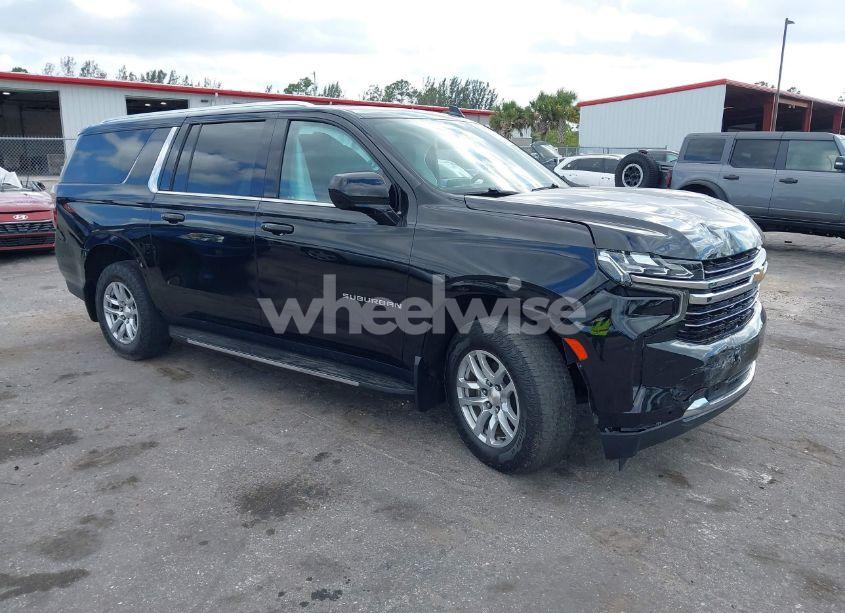 2022 Chevrolet Suburban 2WD LT (VIN 1GNSCCKD2NR201474) main photo