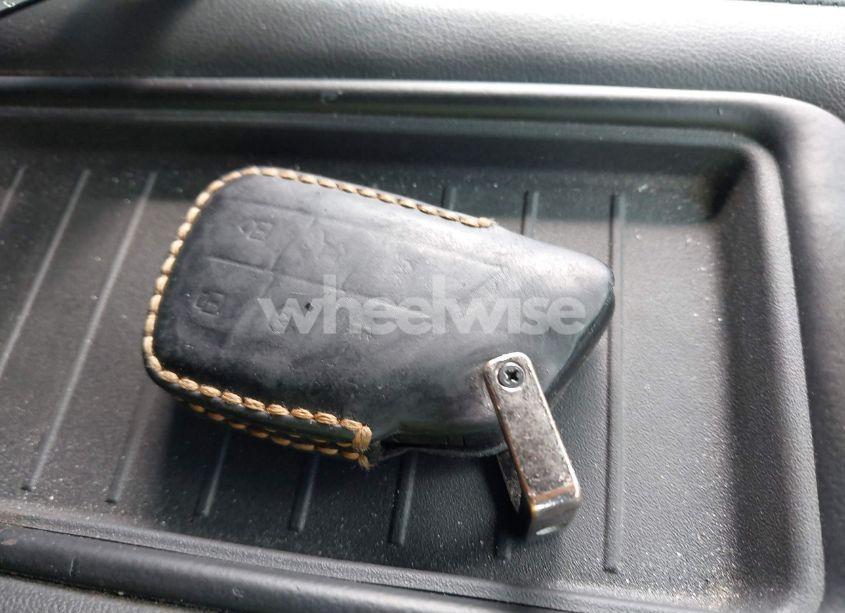 Photo 11 of 2022 Chevrolet Suburban 2WD LT (VIN 1GNSCCKD2NR201474)