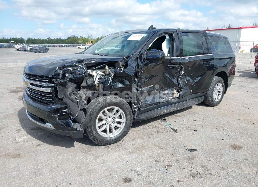 Photo 2 of 2022 Chevrolet Suburban 2WD LT (VIN 1GNSCCKD2NR201474)