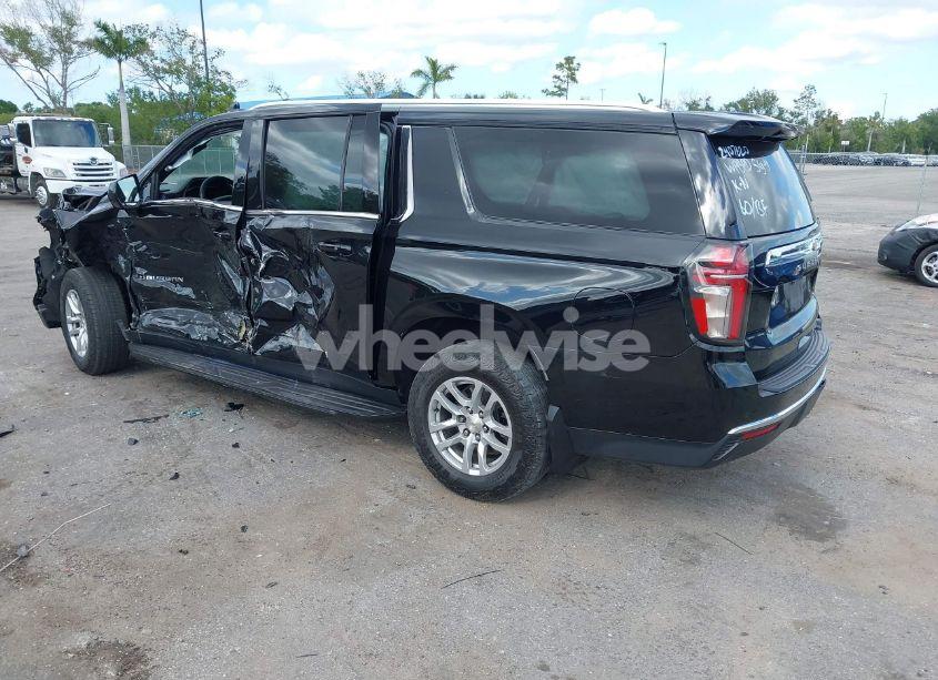 Photo 3 of 2022 Chevrolet Suburban 2WD LT (VIN 1GNSCCKD2NR201474)