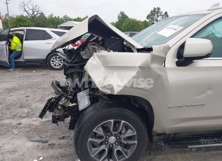 Photo 6 of 2023 Chevrolet Suburban 2WD LT (VIN 1GNSCCKD2PR170276)