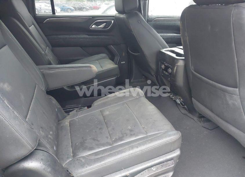 Photo 8 of 2023 Chevrolet Suburban 2WD LT (VIN 1GNSCCKD2PR170276)