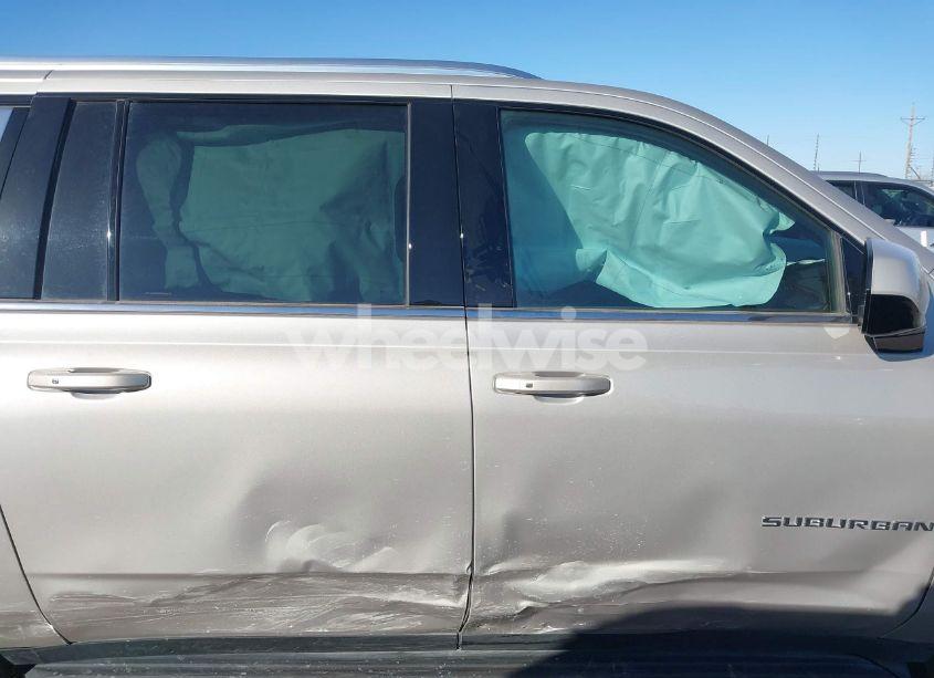 Photo 13 of 2023 Chevrolet Suburban 2WD LT (VIN 1GNSCCKD2PR522272)