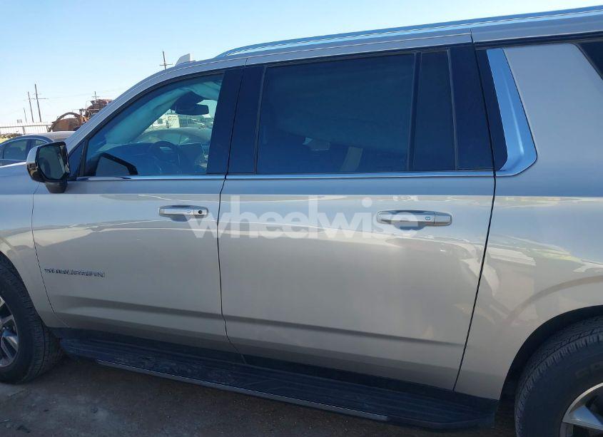 Photo 14 of 2023 Chevrolet Suburban 2WD LT (VIN 1GNSCCKD2PR522272)